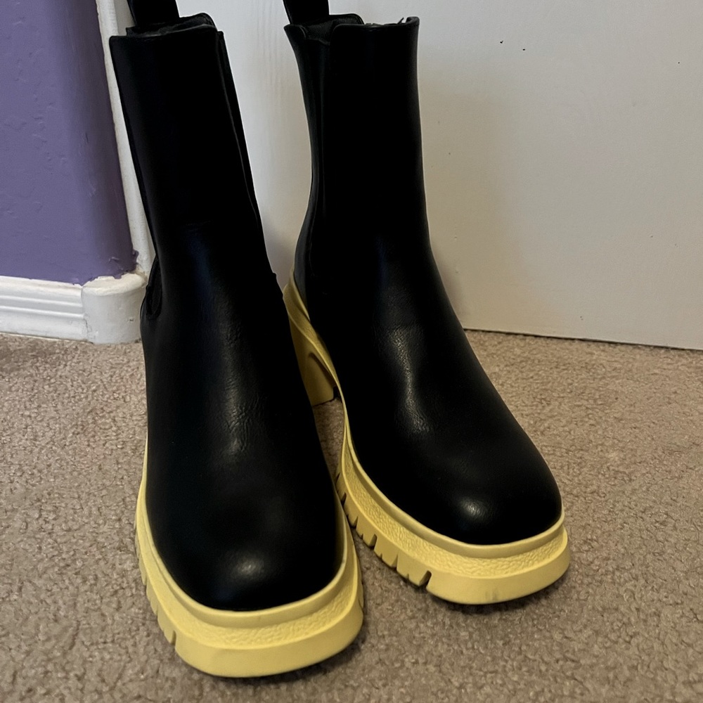 Black slip on chunky boots